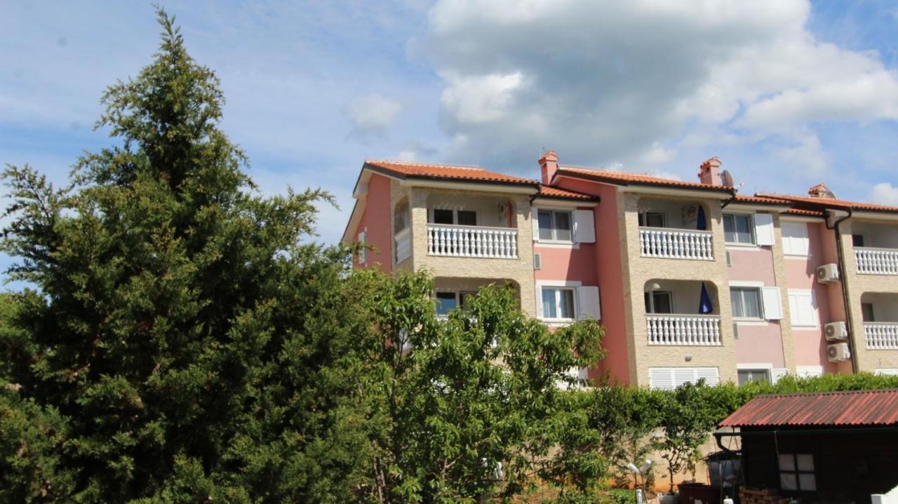 Apartments Jela Sveti Vid-Miholjice Exterior photo